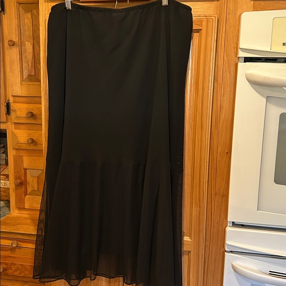 Beautiful and elegant chiffon black skirt with black underlay. - Picture 4 of 4